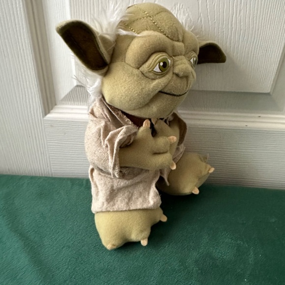 Disney, Star Wars , talking Yoda Plush, 9” tall - Picture 4 of 6